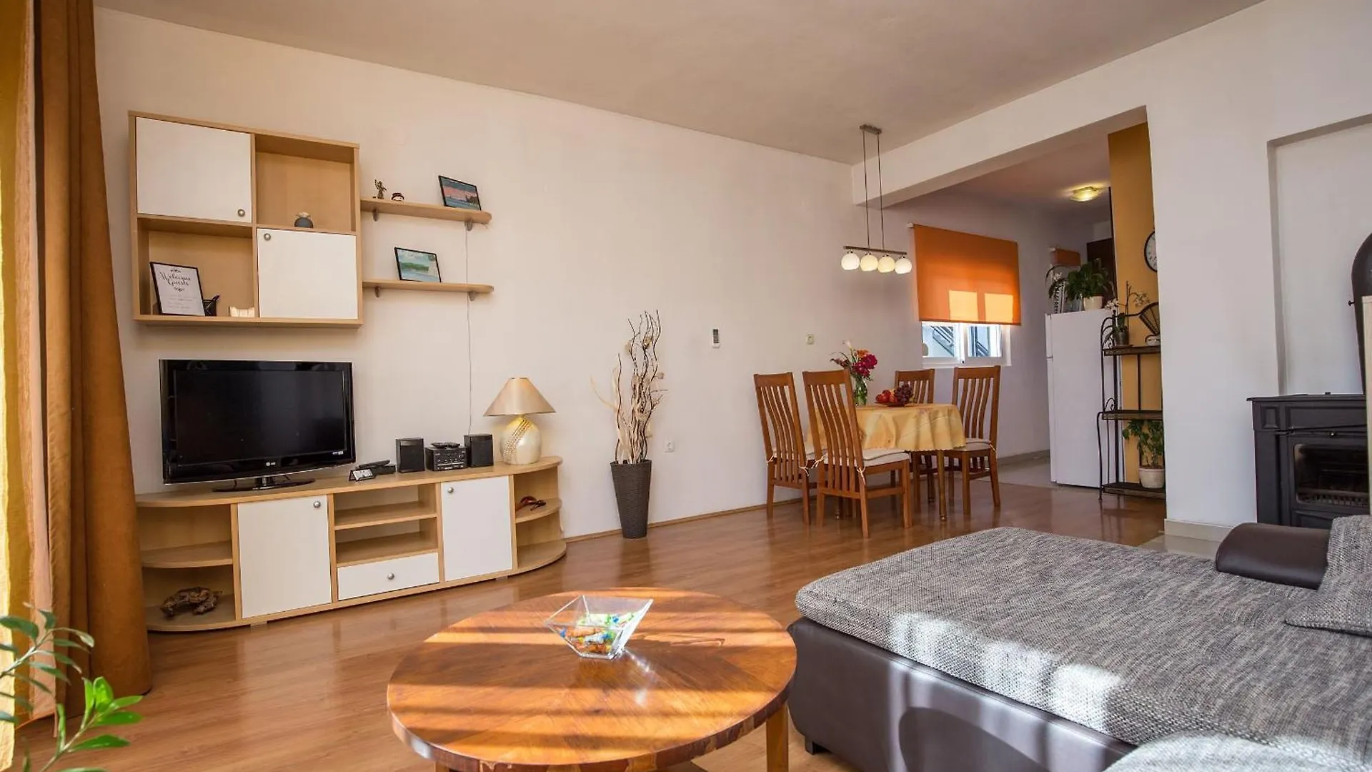 Spacious Apartment With Balcony Zadar
